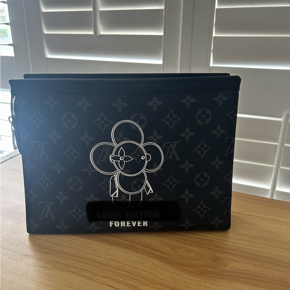 Inspired clutch bag